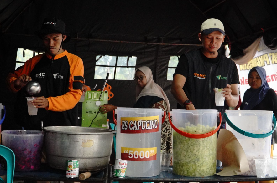 sate menjadi salah satu paket buka puasa dari dompet dhuafa jawa tengah untuk korban tanah bergerak di tegal