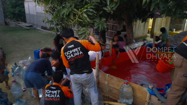 Dompet Dhuafa Jawa Tengah Salurkan 18.000 Liter Air Bersih di Grobogan