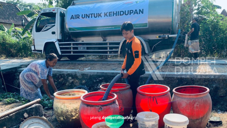Dompet Dhuafa Jawa Tengah Salurkan 18.000 Liter Air Bersih di Grobogan