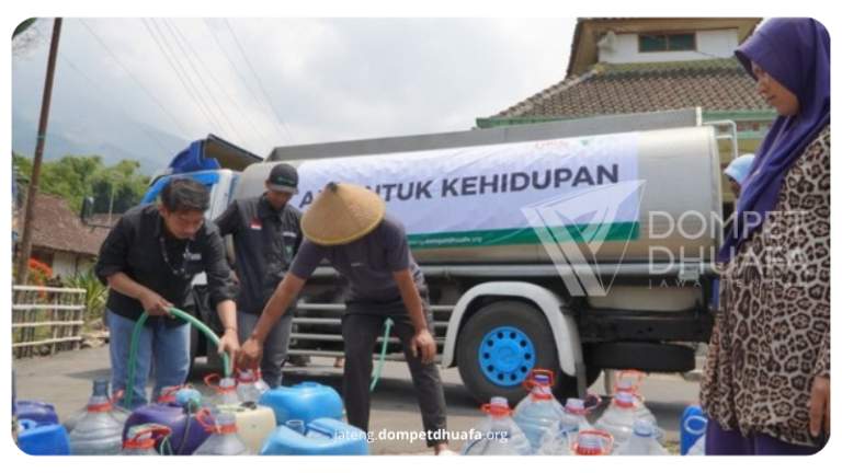 Dompet Dhuafa Jawa Tengah Salurkan 18.000 Liter Air Bersih untuk Warga Jlarem Boyolali