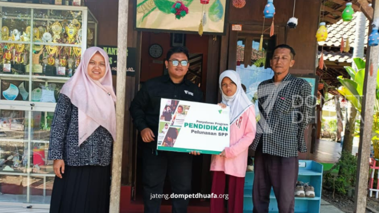Dompet Dhuafa Jawa Tengah Salurkan Bantuan Pendidikan Dukung Meraih Cita-cita