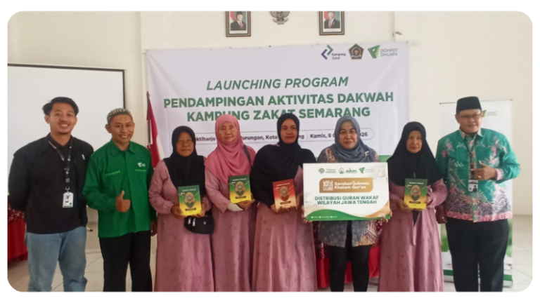 Dompet Dhuafa Jawa Tengah Salurkan 30 Al-Qur’an Wakaf dalam Launching Program Pendampingan Aktivitas Dakwah Kampung Zakat Semarang